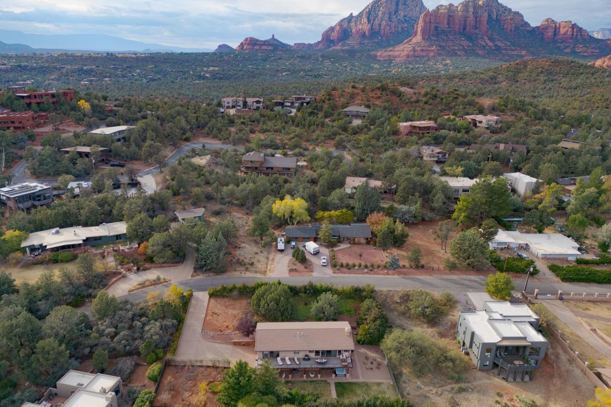 Sedona Sunrise By Avantstay Majestic Red Rocks Views~Walk To Jordan Trailhead~Peloton Bike~Hot Tub~Wifi Exterior photo