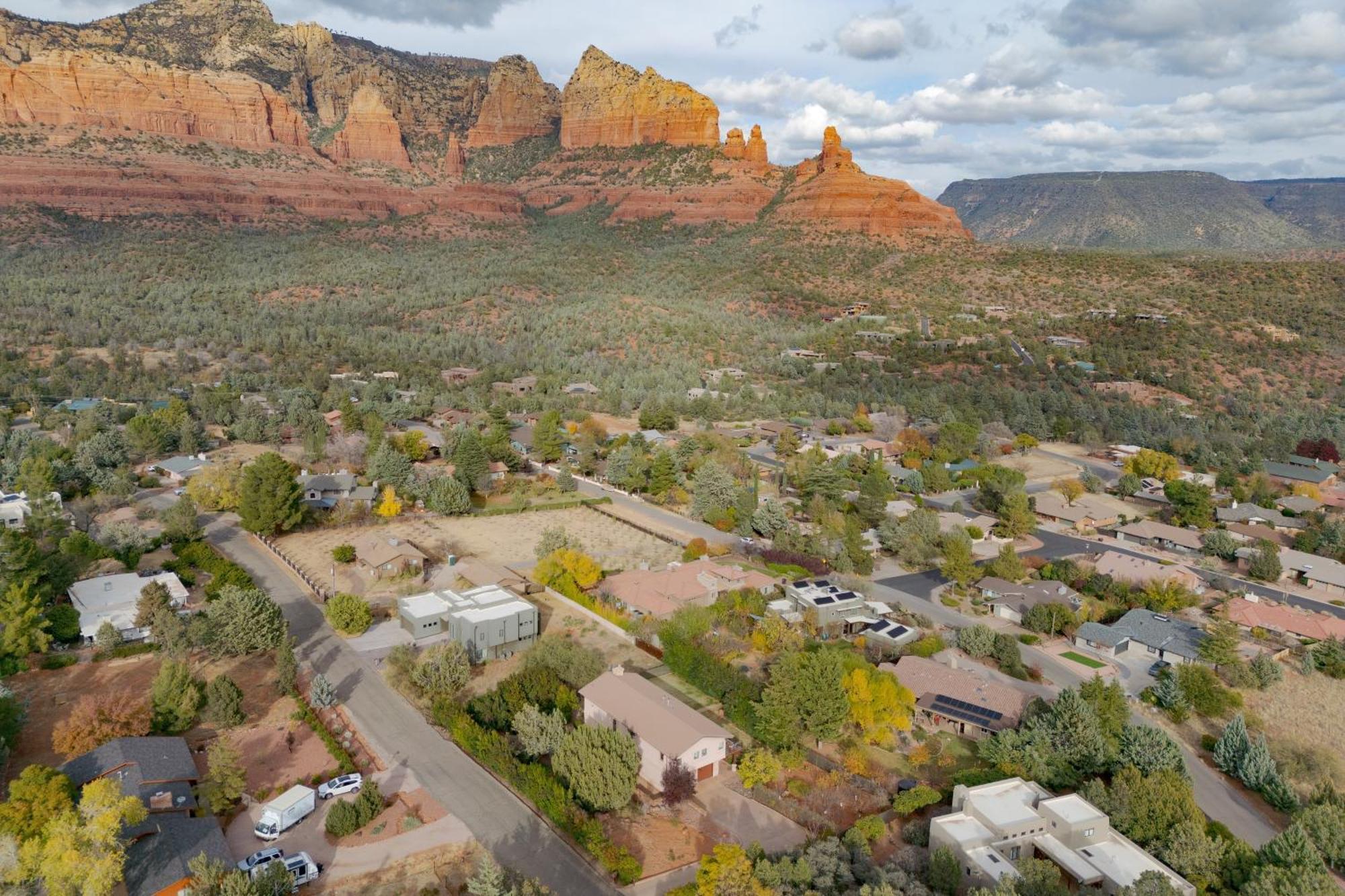 Sedona Sunrise By Avantstay Majestic Red Rocks Views~Walk To Jordan Trailhead~Peloton Bike~Hot Tub~Wifi Exterior photo